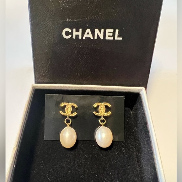 💖 CHANEL CC logo pearl earrings - Picture 5 of 11
